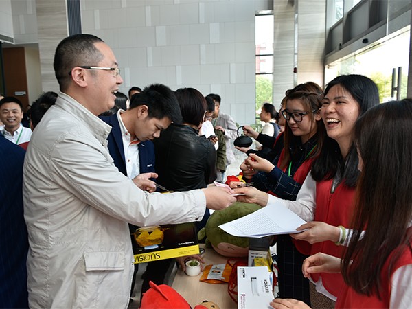 2017年“爱心义卖、康健乐跑”